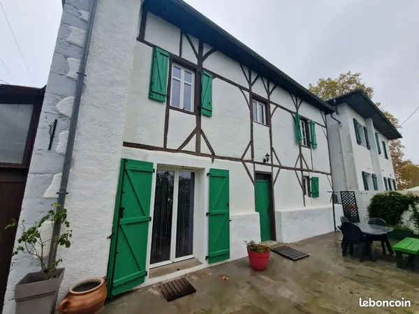 Maison de charme de 130 m² avec dépendance de 70 m² et terrain arboré de 900 m²