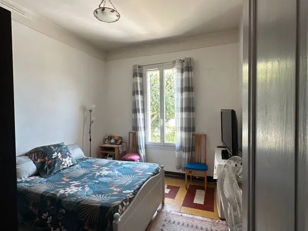 NÎMES INVESTISSEUR - T3 loué avec terrasse, garage et 2 stationnements à Nîmes