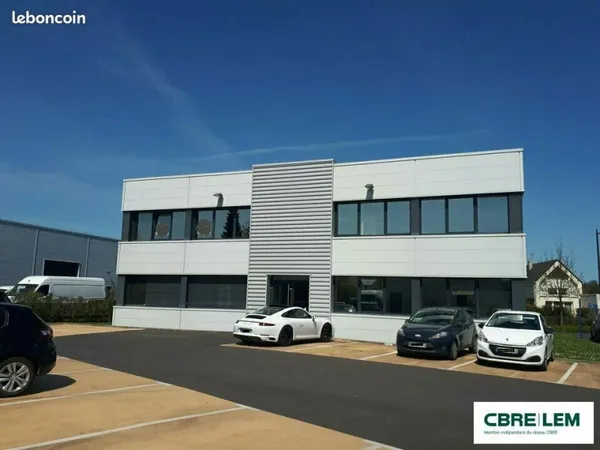 BUREAUX 77 m² LOUVIGNY