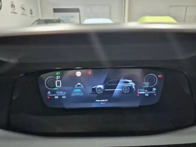 Peugeot 308 sw hybrid 145 e-dcs6 — photo 10