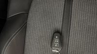 Peugeot 3008 HYBRID4 300ch Allure Pack e-EAT8 — photo 16
