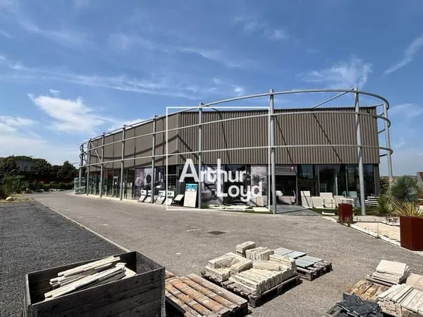 Local d'activité 1056 m²