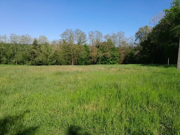 A SAISIR TERRAIN CONSTRUCTIBLE 2100m²