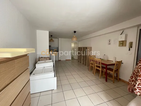Studio dans une petite copropriété à bordeaux bastide