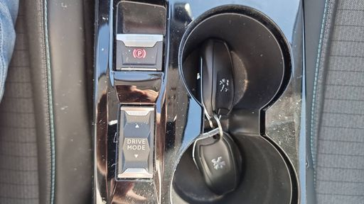 Peugeot 208 1.2 PureTech 130 EAT8 - Allure Pack – 2022 – 43767 km – Essence – Boîte Automatique — photo 1