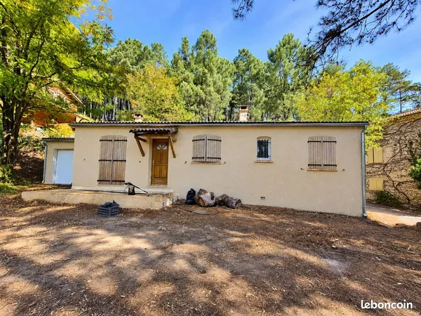 BESSÈGES - Maison de plain-pied de 93 m², 4 chambres, garage et terrain arboré de 1 089 m² avec vue 