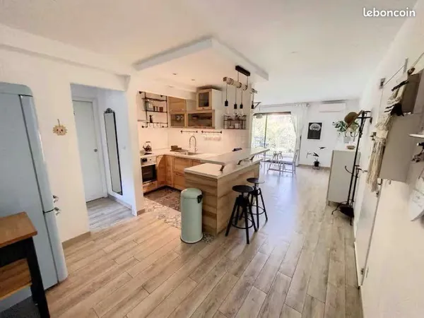 3 pièces avec terrasse, cave et parking privé à 200m de la mer secteur Baumettes/Magnan