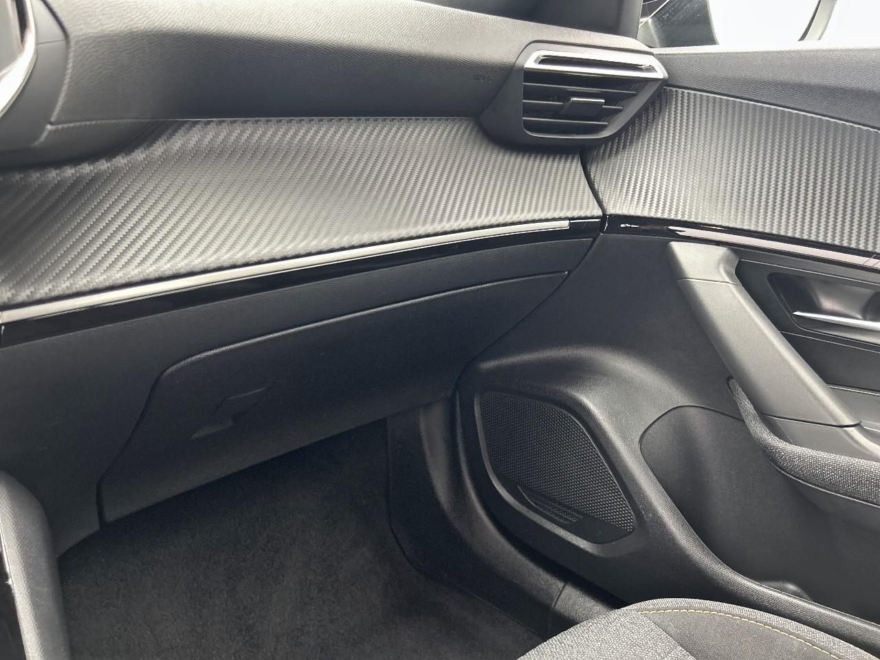 Peugeot 2008 hybrid 145 e-dcs6 style — photo 28