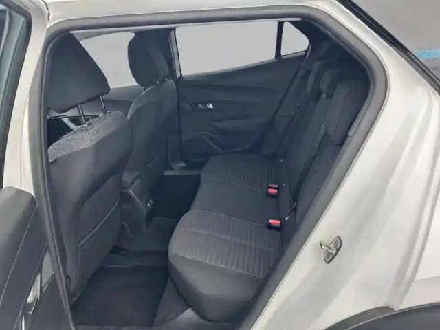 Peugeot 2008 puretech 130 s&amp;s eat8 — photo 12