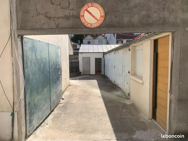 Local de stockage et bureau