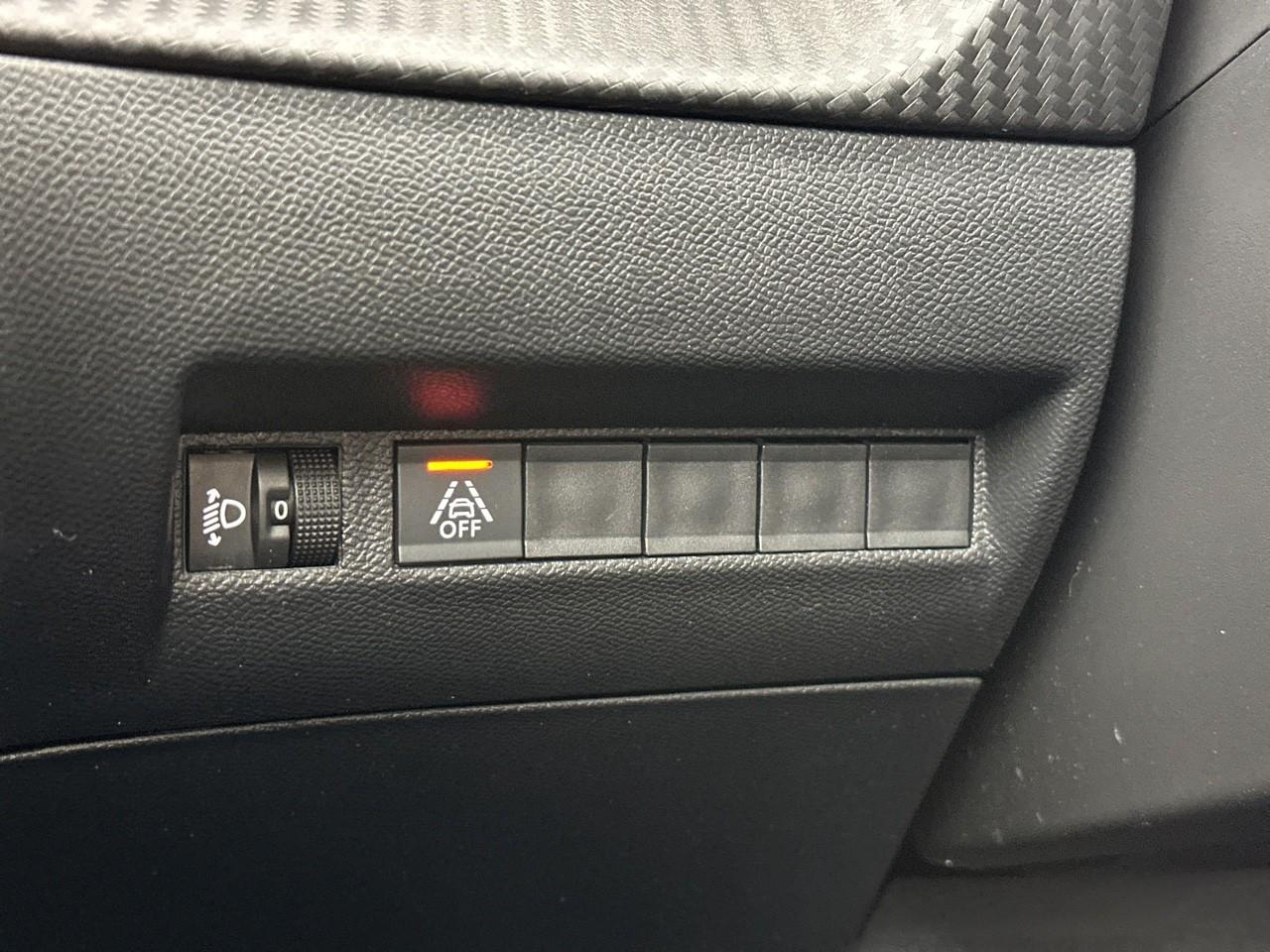 Peugeot 2008 puretech 130 s&s bvm6 allure pack — photo 16