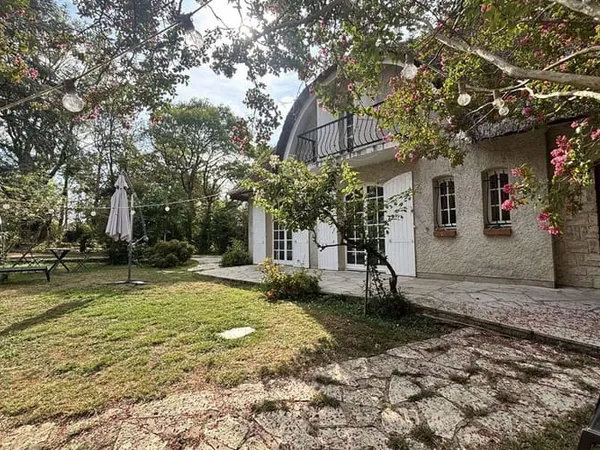 Maison 7 pièces 230 m²