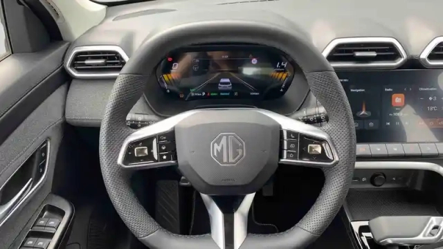 Mg Zs 1.5 l hybrid+ 197 ch — photo 14