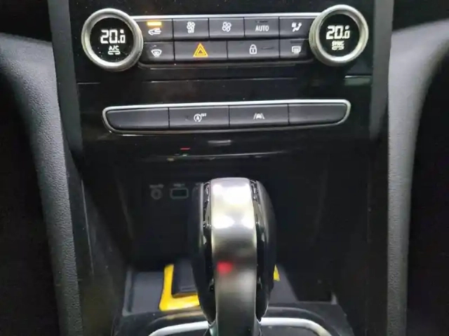 Renault Megane mégane iv berline tce 140 edc fap - 21n — photo 24
