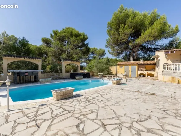 Villa 7 pièces 230 m²