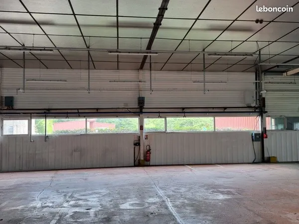 Local d'activité restauré 534 m2 au loyer de 53 HT /m2/an