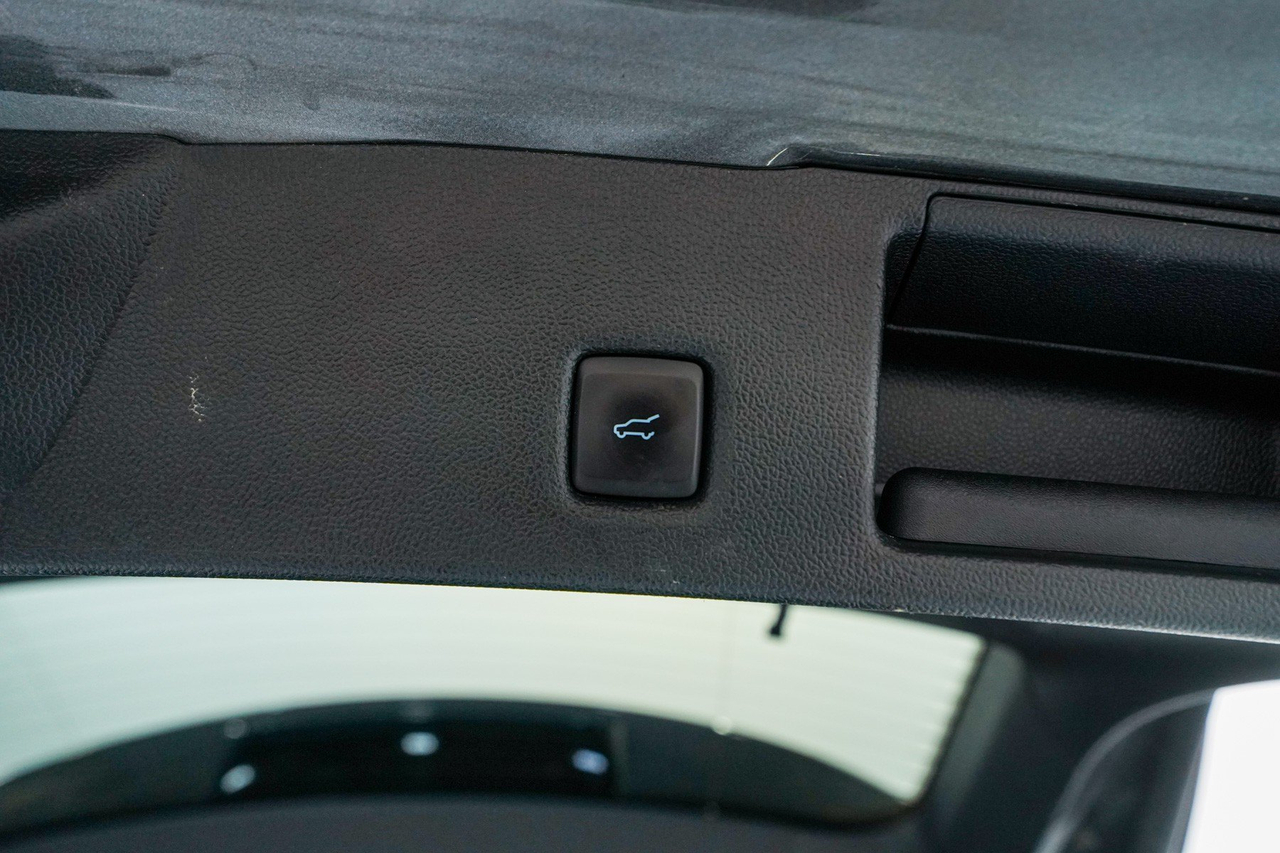 Ford Kuga — photo 16