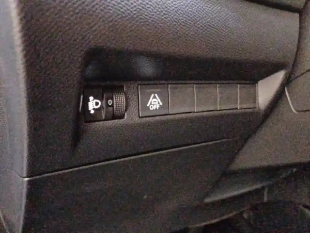 Peugeot 208 electrique 50 kwh 136ch — photo 96