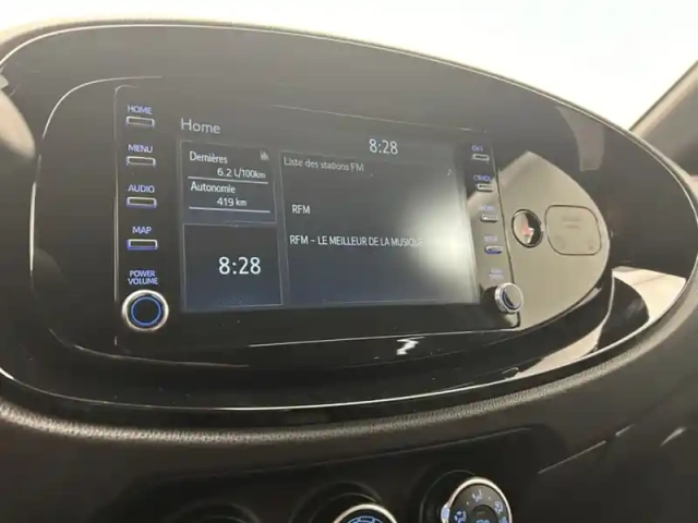 Toyota Aygo 1.0 s-cvt 72 design — photo 12