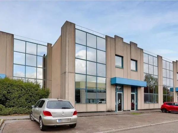 Entrepôt 437 m²