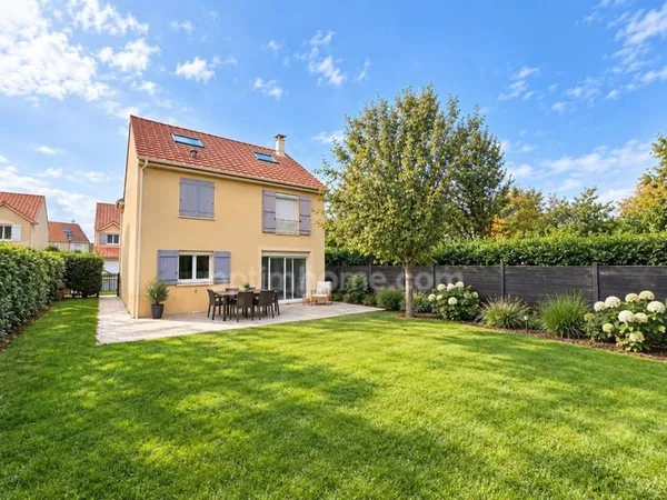 SARCELLES - Maison 7 pièces / 5 chambres - 132 m2- 465 000 € FAI