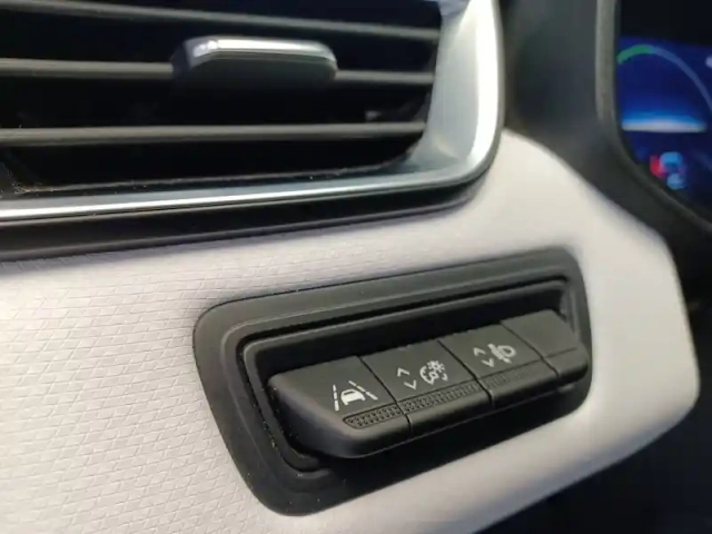 Renault Clio e-tech 140 - 21n — photo 32