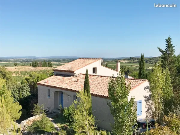 Charmante villa avec piscine et vue panoramique dans le Minervois