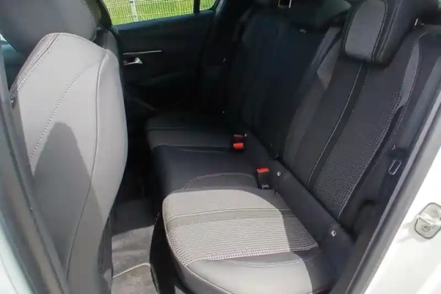 Peugeot 208 electrique 50 kwh 136ch — photo 11