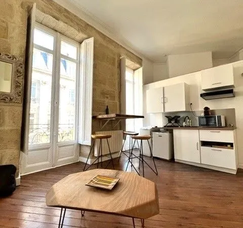 31 m2 ultra cosy place du palais 50 m tram