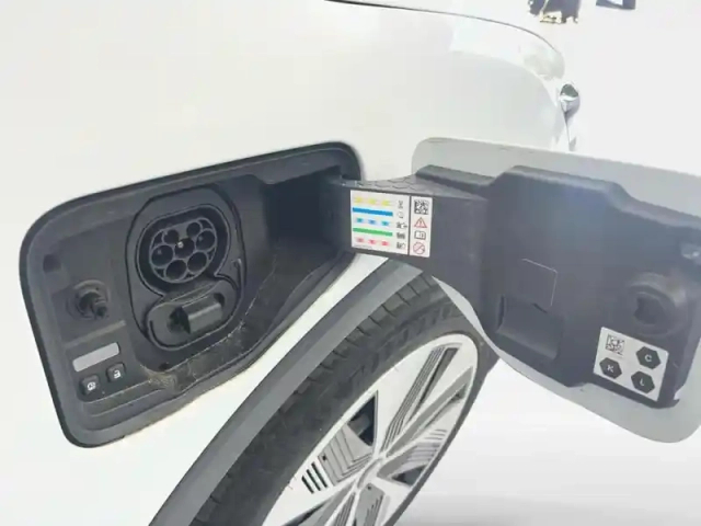 Renault Megane e-tech electric ev60 130ch evolution er super charge -c — photo 10