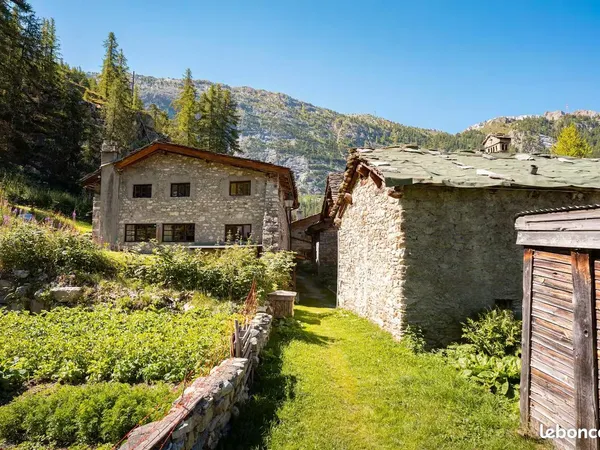 Maison 6 pièces 280 m²