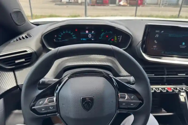 Peugeot 2008 electrique 54 kwh 156 ch — photo 18