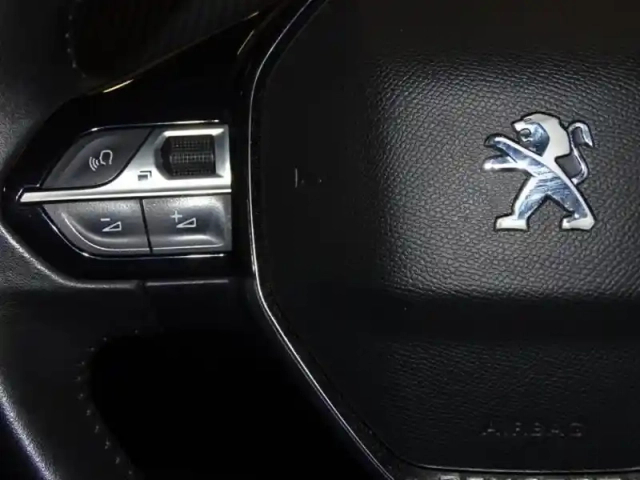 Peugeot 208 e- 136ch active — photo 11