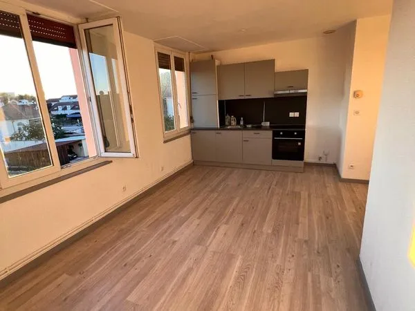 Bel appartement T3 proche commodités et autoroute
