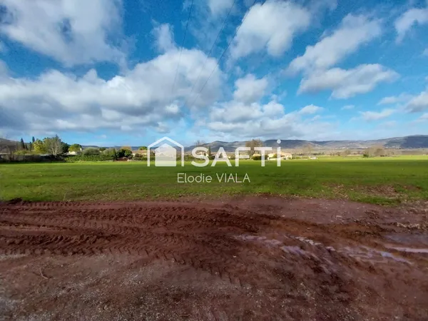 Beau terrain plat de 1193 m² à bâtir