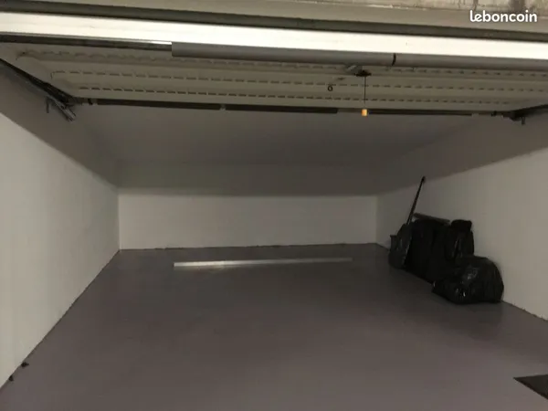 Vends Grand Garage Vieux Lille