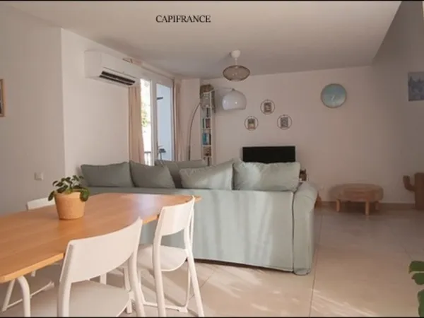 A ST CYR SUR MER (83) Superbe duplex rénové de type 3 de 74 m² en centre ville, au 2ème étage