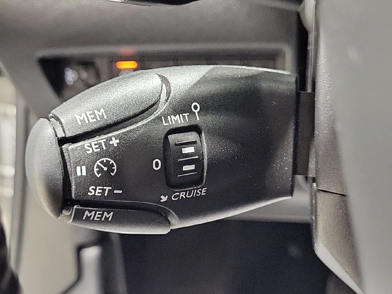 Peugeot 2008 puretech 130 s&s eat8 allure — photo 22