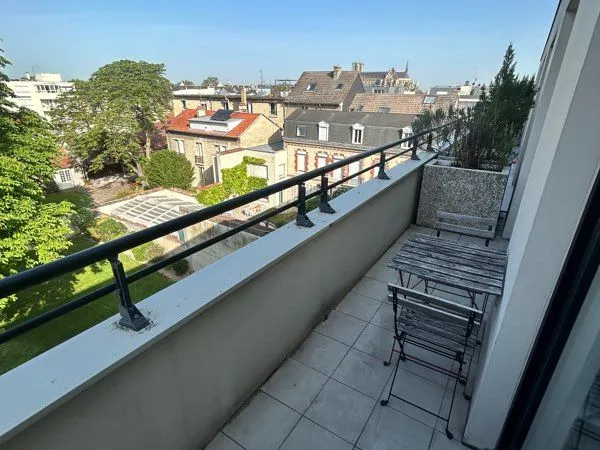 Studio 33m2 - Ponsardin - Balcon vue cathédrale