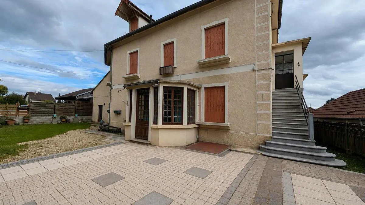 Photo 1