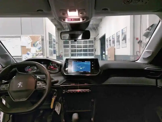 Peugeot 208 puretech 75 s&amp;s bvm5 — photo 8