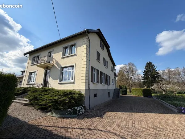 Maison 8 pièces 253 m²