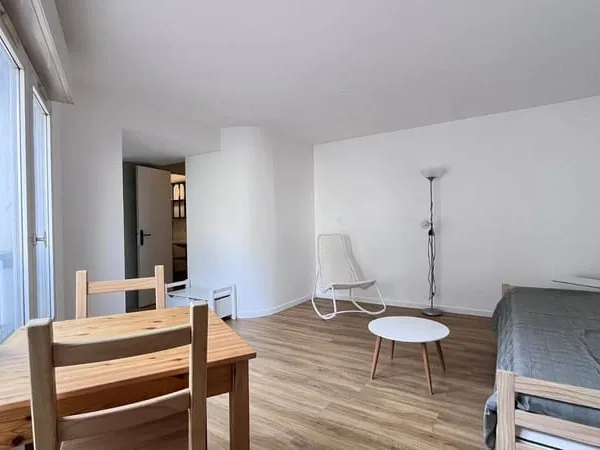 Studio 1 pièce 28 m²