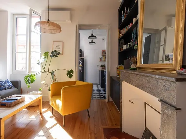 Appartement de charme toulousain avec vue sur les toits quartier des Chalets