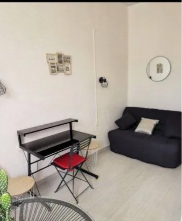 Perigueux centre studio avec de beaux volumes salle de douche privée proche commerce transport en co