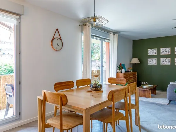 T4 lumineux avec terrasse - 87m² - Centre Collonges-au-Mont-d'Or