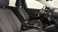 Peugeot 2008 1.2 PureTech 130ch S&S Allure — photo 15