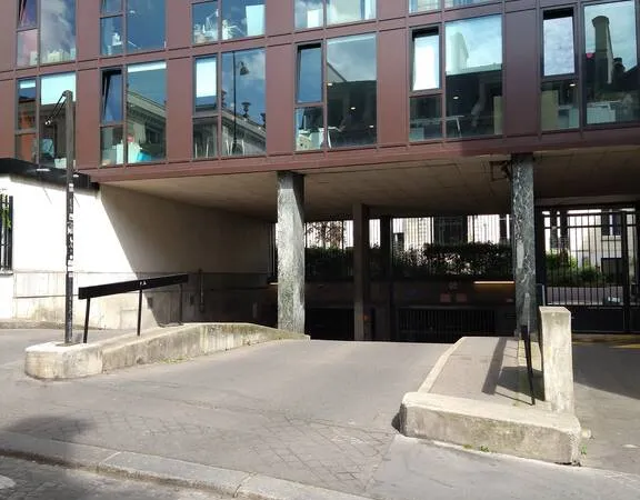 Garage/Parking