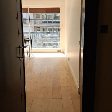 Studio 25 m lumineux Paris 16eme