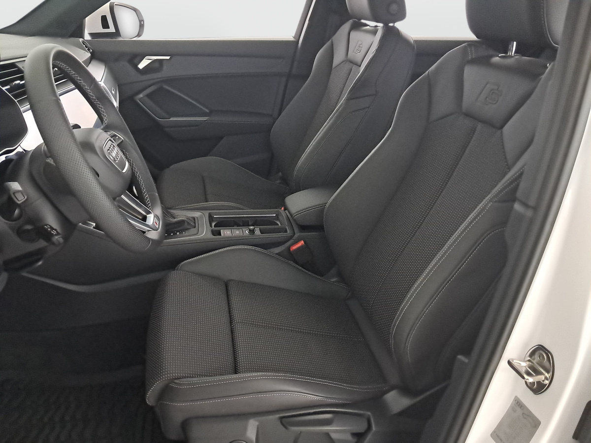 Audi Q3 — photo 13
